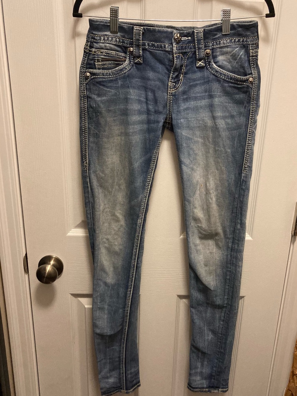 ROCK REVIVAL Lam Medium Wash Fleur-de-Lis Skinny Jeans - Size 26 - Picture 6 of 15